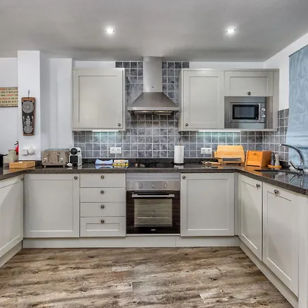 아파트 Vivi Homes - Sofia 라칼라데미야스